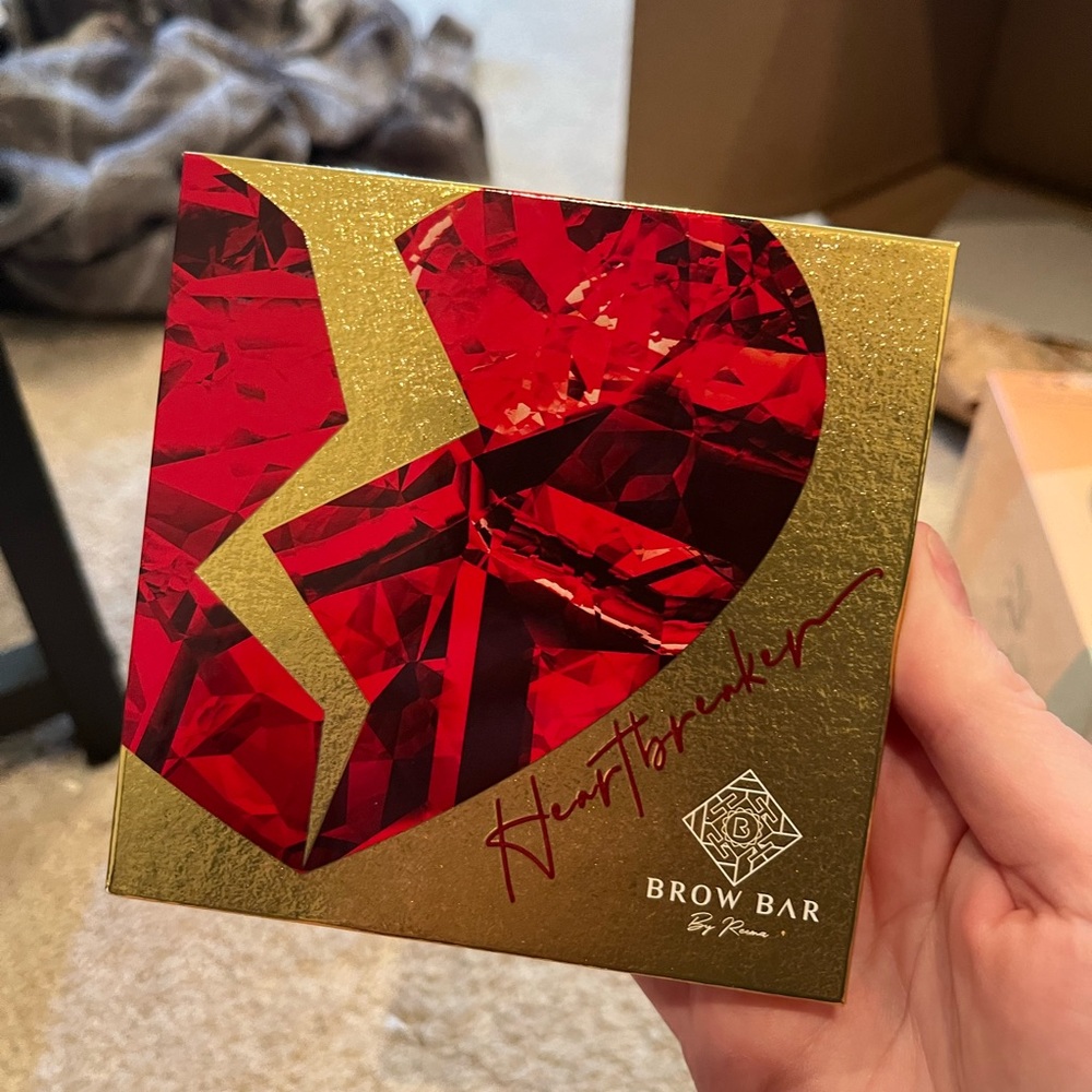 Heartbreaker Highlighter Palette - Picture 3 of 7